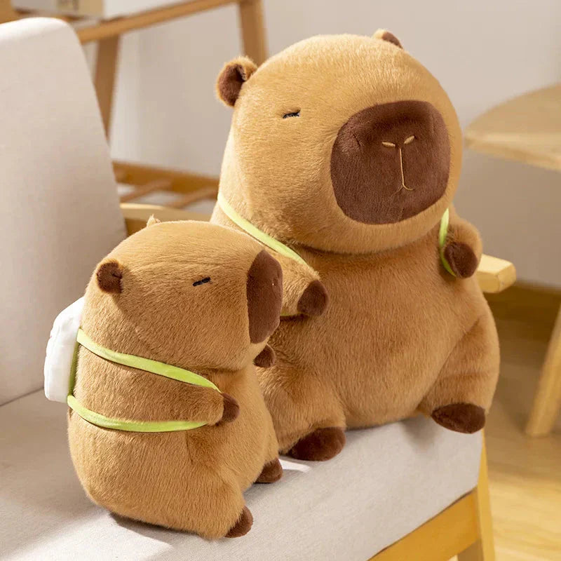 Brehn | Schlafende Capybara mit Mahjong-Rucksack Plüschspielzeug