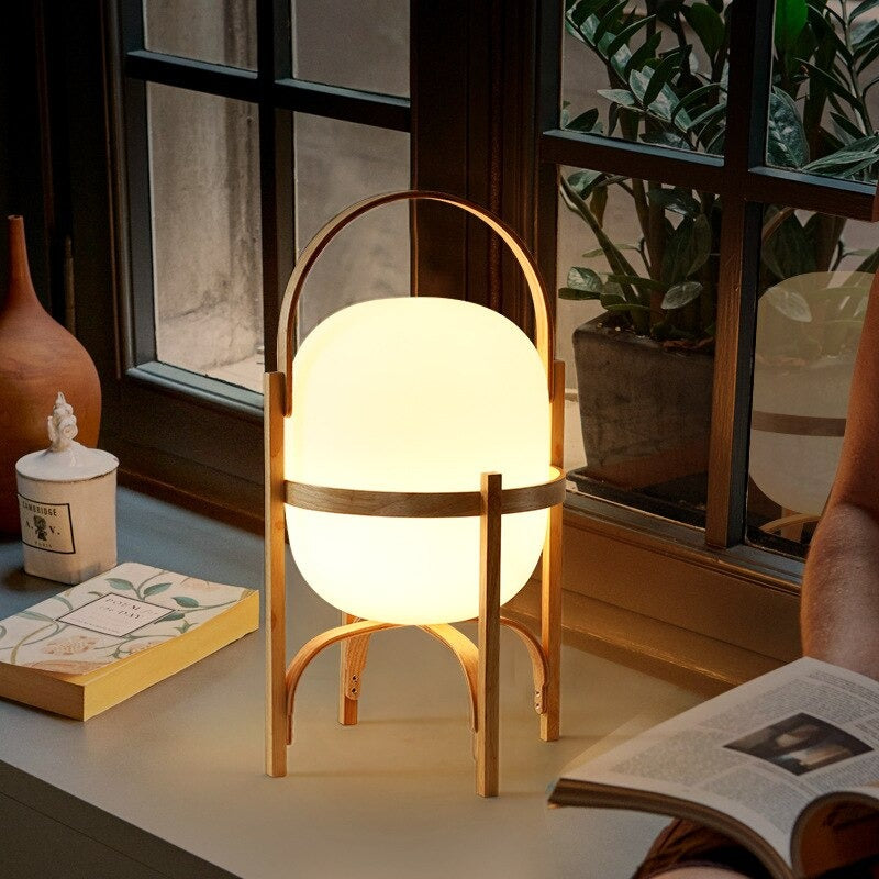 Japanische Holz-Bettlampe mit Glasstein-Schirm | Brehn