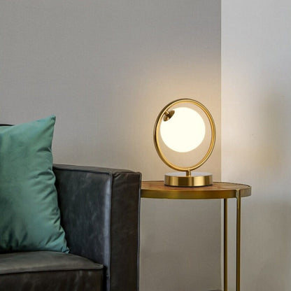 Goldene Metallkugel Nachttischlampe - USB aufladbares Design | Brehn