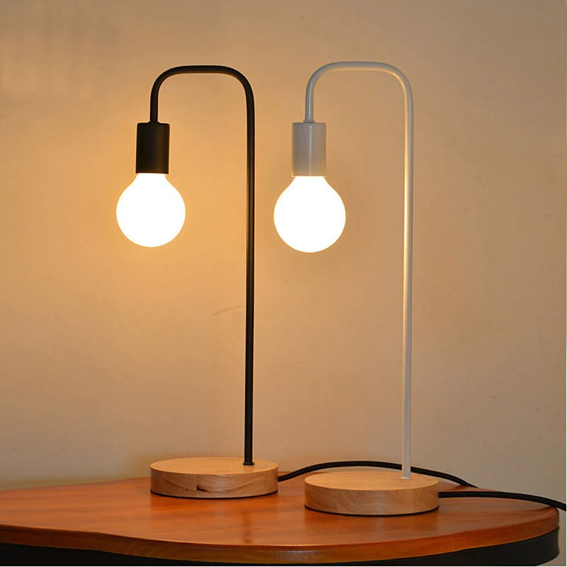 Edison Industrial Nachttischlampe mit Holzfuß und Metallkörper | Brehn