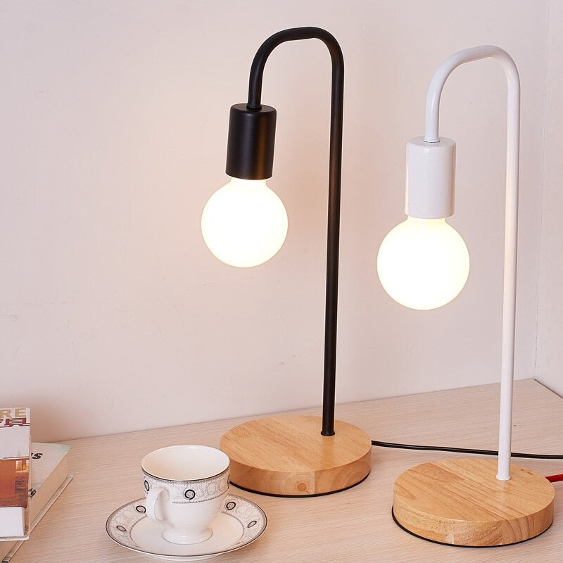Edison Industrial Nachttischlampe mit Holzfuß und Metallkörper | Brehn