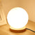 Runde LED Nachttischlampe mit satinierter Glasschirm und Holzsockel | Brehn