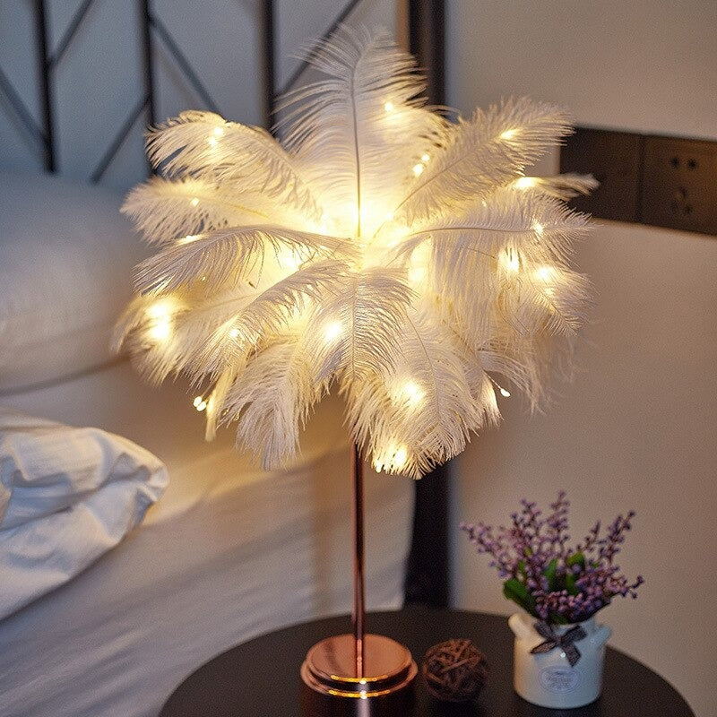 Feder LED Nachttischlampe mit bunten Federn und sanftem Licht | Brehn