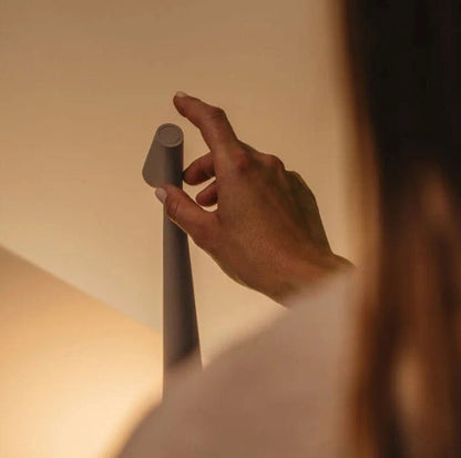 Minimalistische LED Stimmungsleuchte im Nordischen Design, Kabellos, Ideal als Lese- und Tischlampe | Brehn
