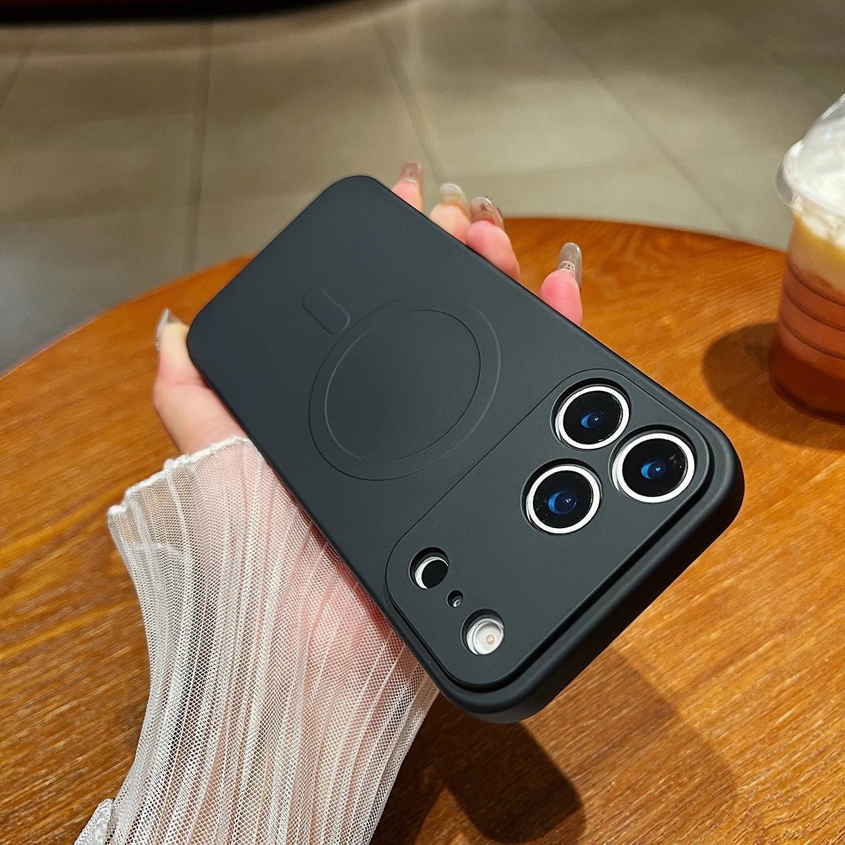 MAGNASOFT – Magnetische Silikonhülle für iPhone 17-Serie