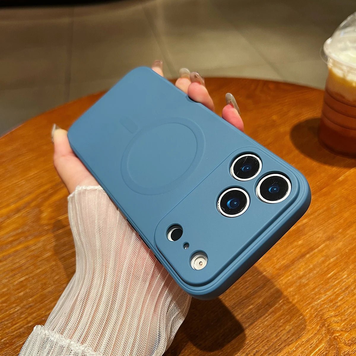 MAGNASOFT – Magnetische Silikonhülle für iPhone 17-Serie