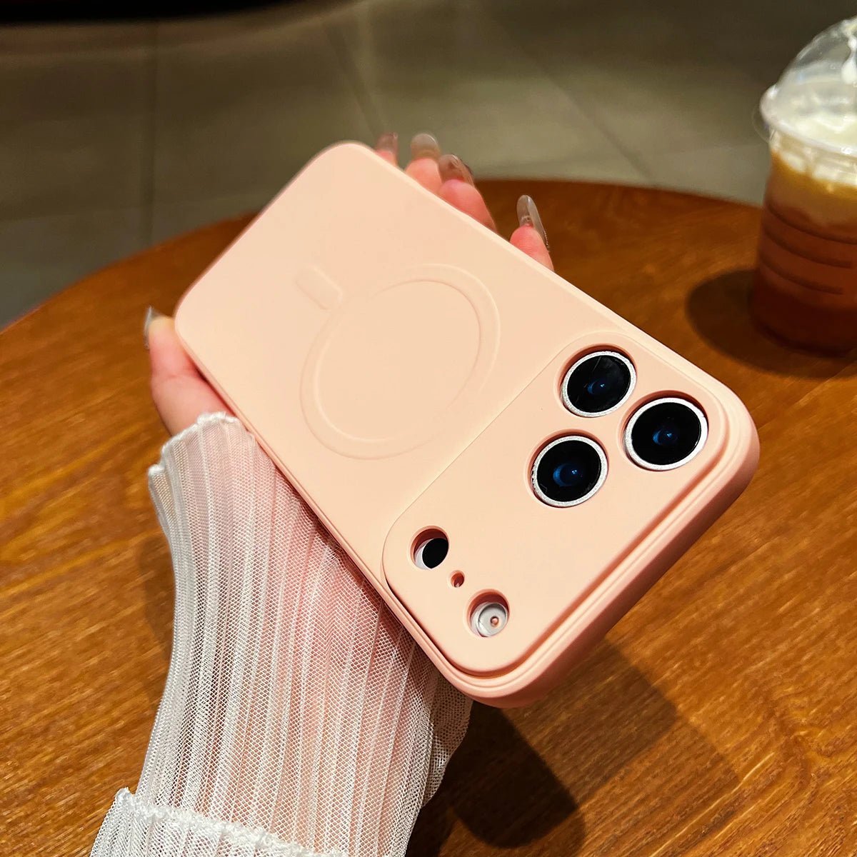 MAGNASOFT – Magnetische Silikonhülle für iPhone 17-Serie