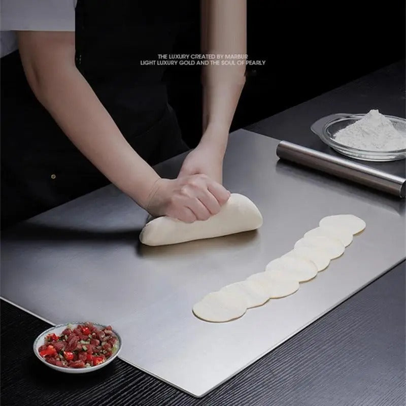 Brehn | Hochwertiges Schneidebrett aus Edelstahl mit Rand – ideal für hausgemachte Pizza, Gebäck und mehr!