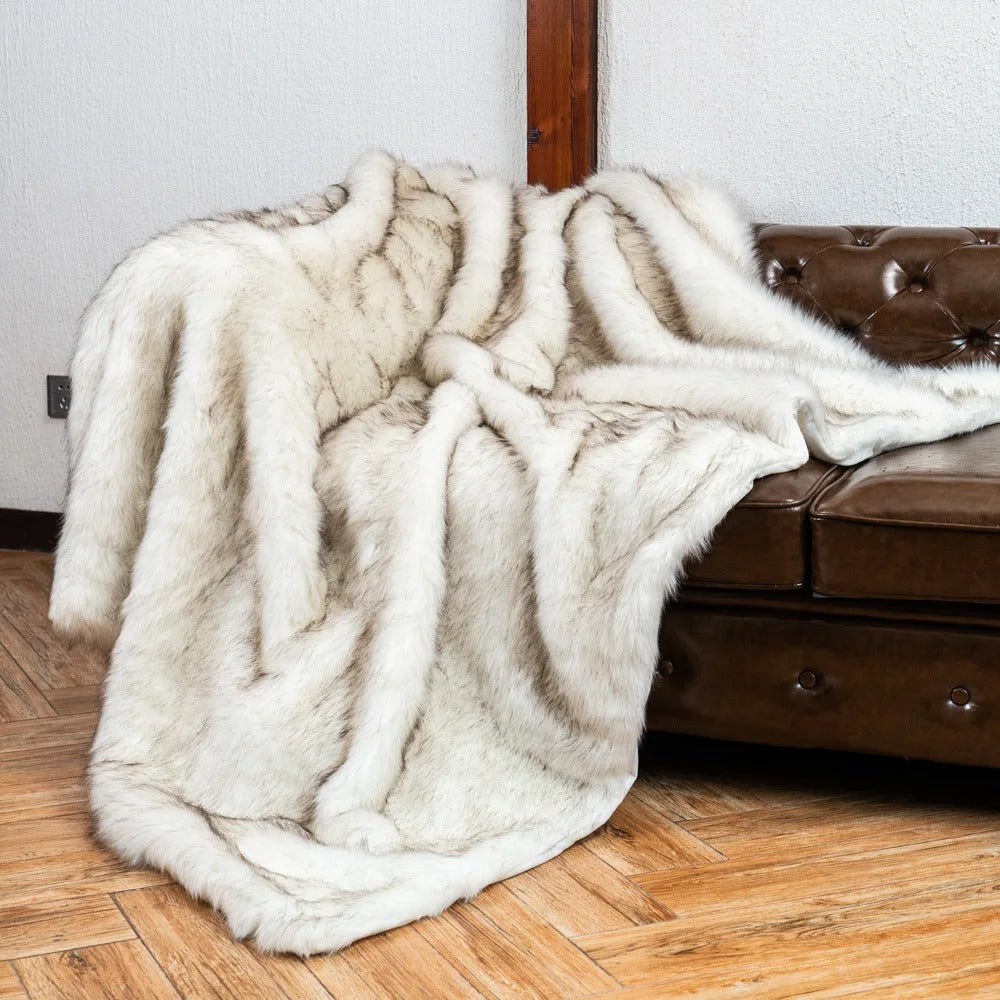 Weiche und flauschige Winterdecke mit zartem Fellmuster für höchsten Komfort