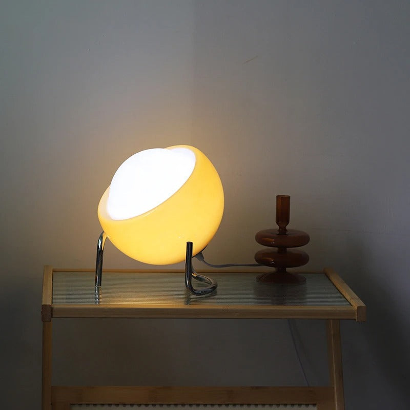 Glastischleuchte im Bauhaus-Stil für ein künstlerisches Ambiente