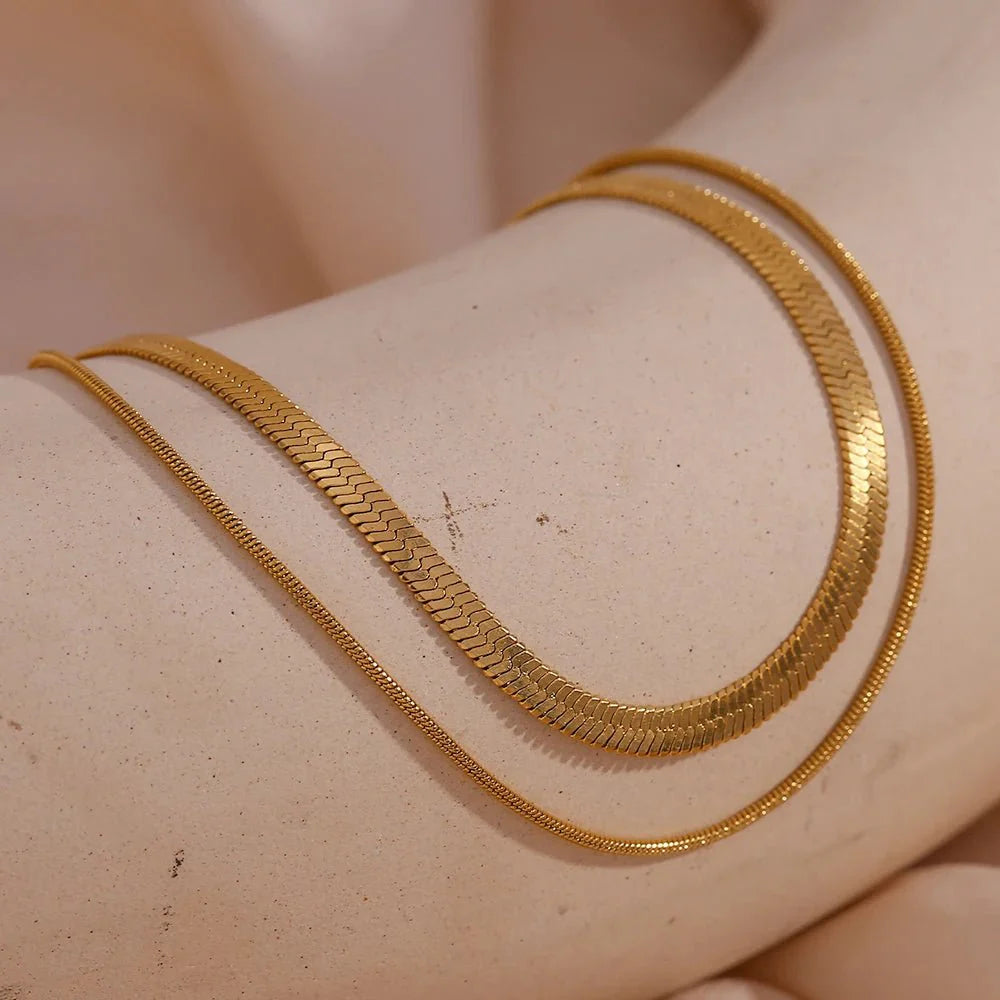 Brehn | Minimal Fischgräten- & zarte Schlangenkette geschichtete Armbänder