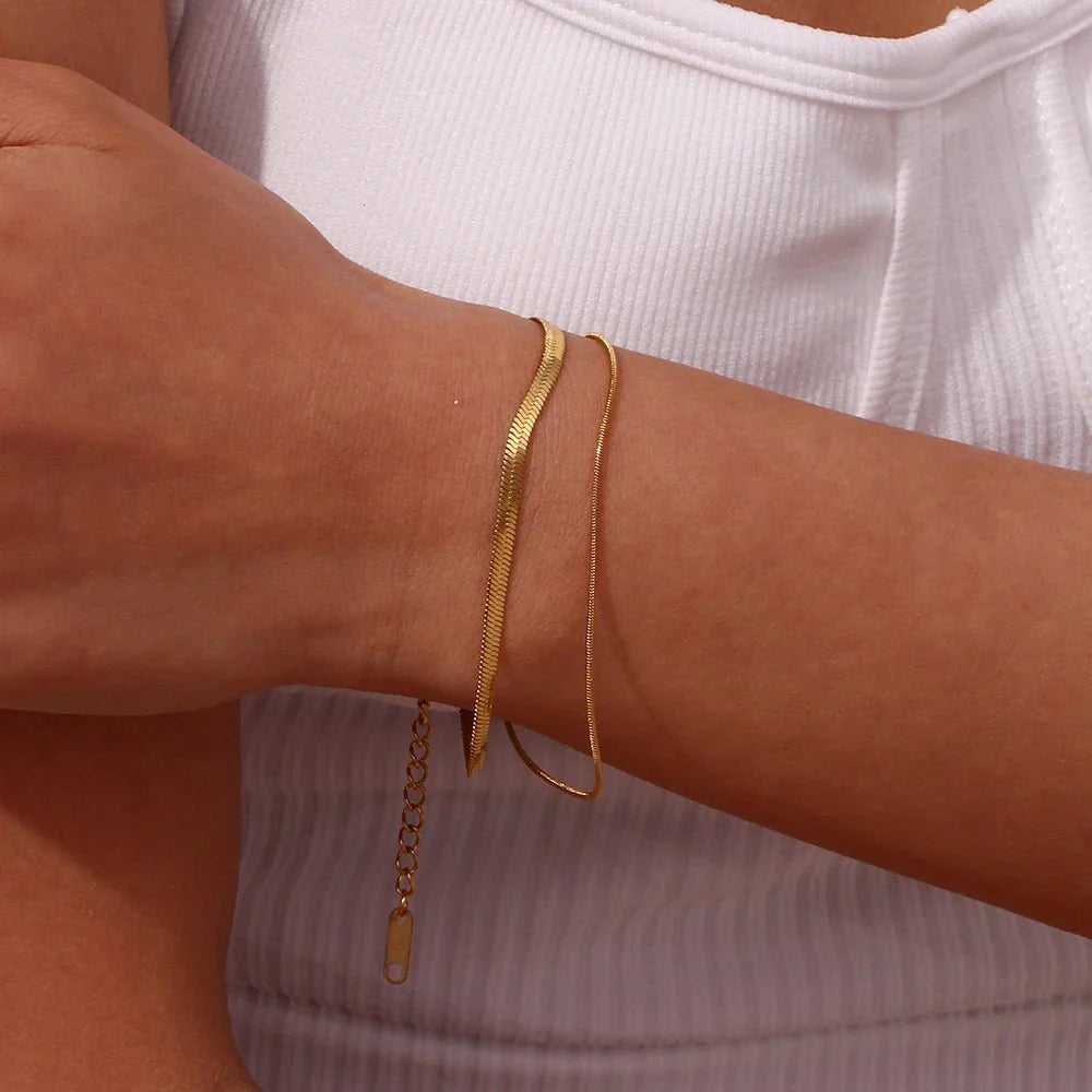 Brehn | Minimal Fischgräten- & zarte Schlangenkette geschichtete Armbänder