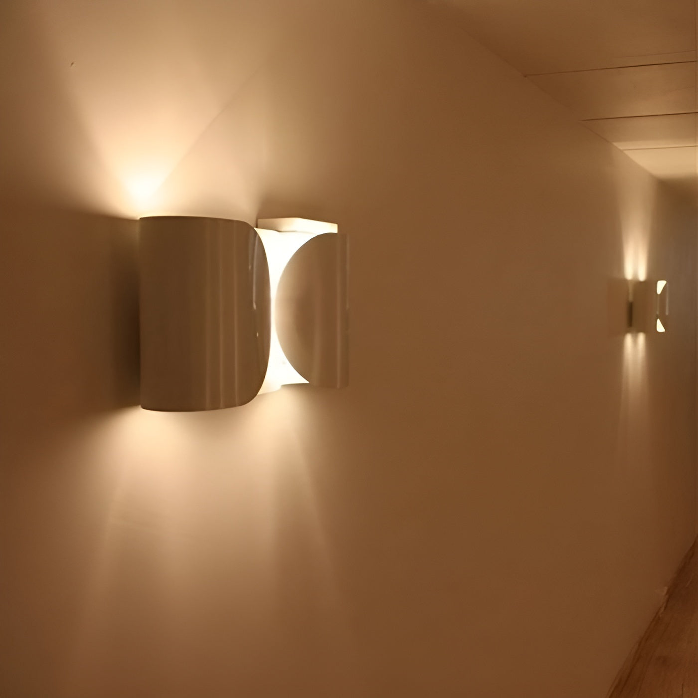 LuminaSquare Wandleuchte - modernes Design und stimmungsvolles Licht | Brehn