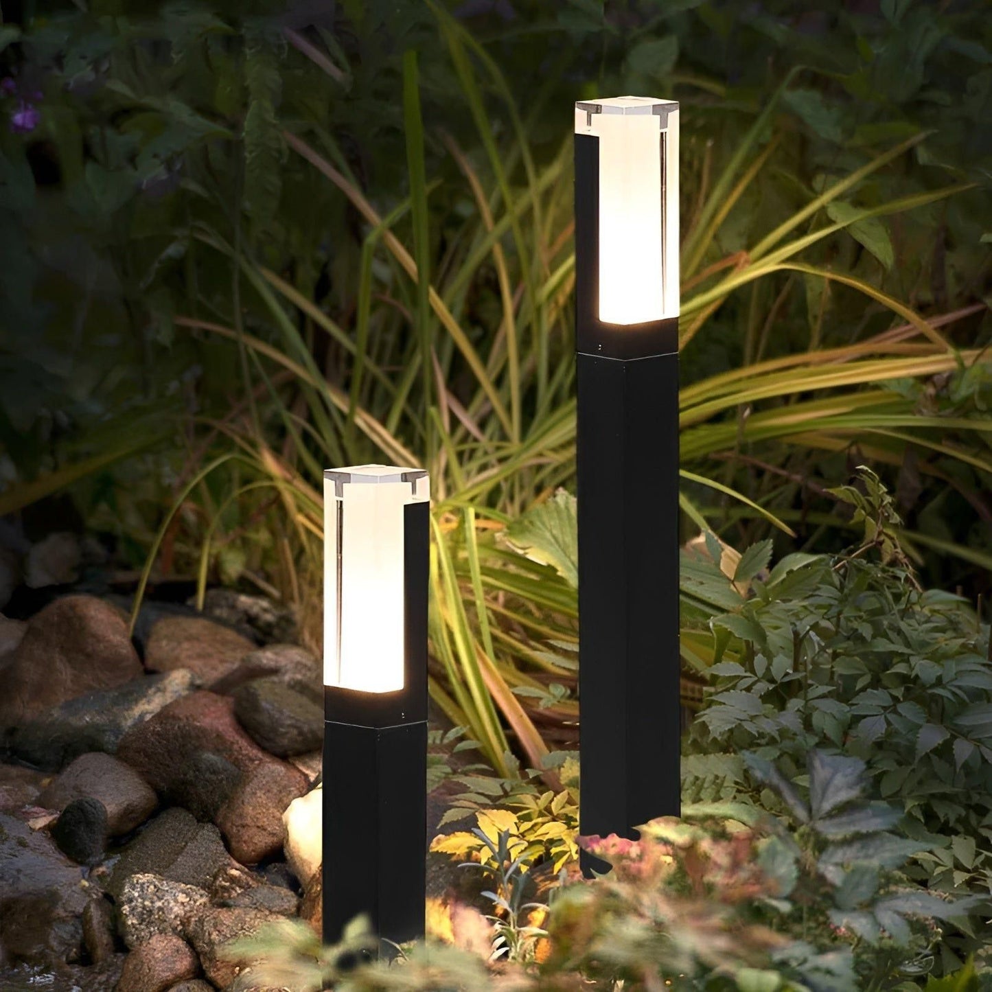 LuxeGarden Glow – Moderne LED-Gartenbeleuchtung