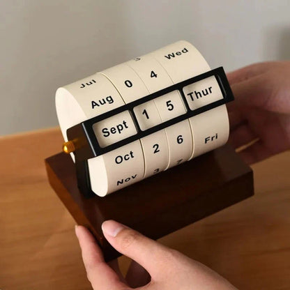 Moderner Perpetual Wheel Schreibtischkalender aus Holz und Metall | Brehn