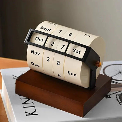 Moderner Perpetual Wheel Schreibtischkalender aus Holz und Metall | Brehn