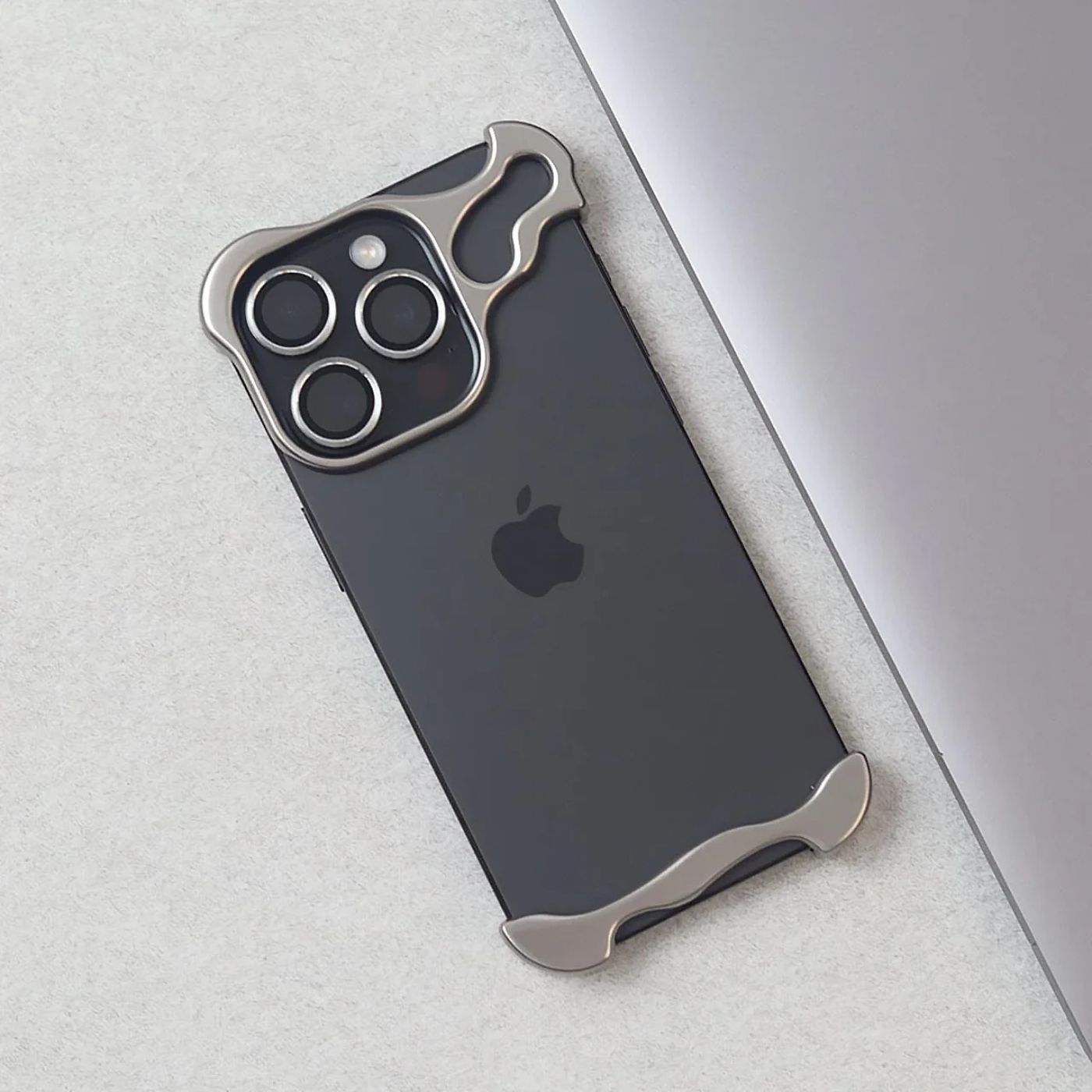 Ultradünne Premium-iPhone-Hülle – Invisie-Schutz gegen Kratzer und Stöße