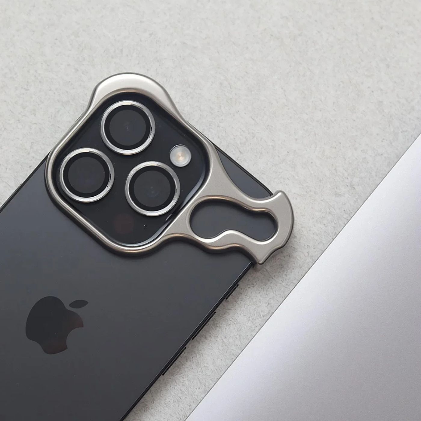 Ultradünne Premium-iPhone-Hülle – Invisie-Schutz gegen Kratzer und Stöße