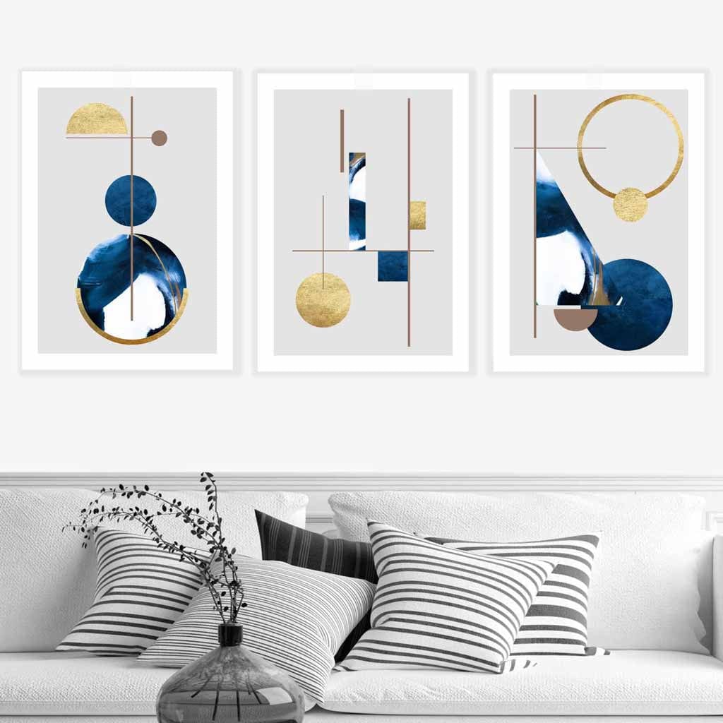 Abstraktes Set aus 3 strukturierten geometrischen Wandbildern in Marineblau und Gold