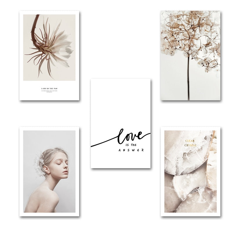Moderne nordische Blumendrucke „Liebe ist die Antwort“ – Leinwandbild