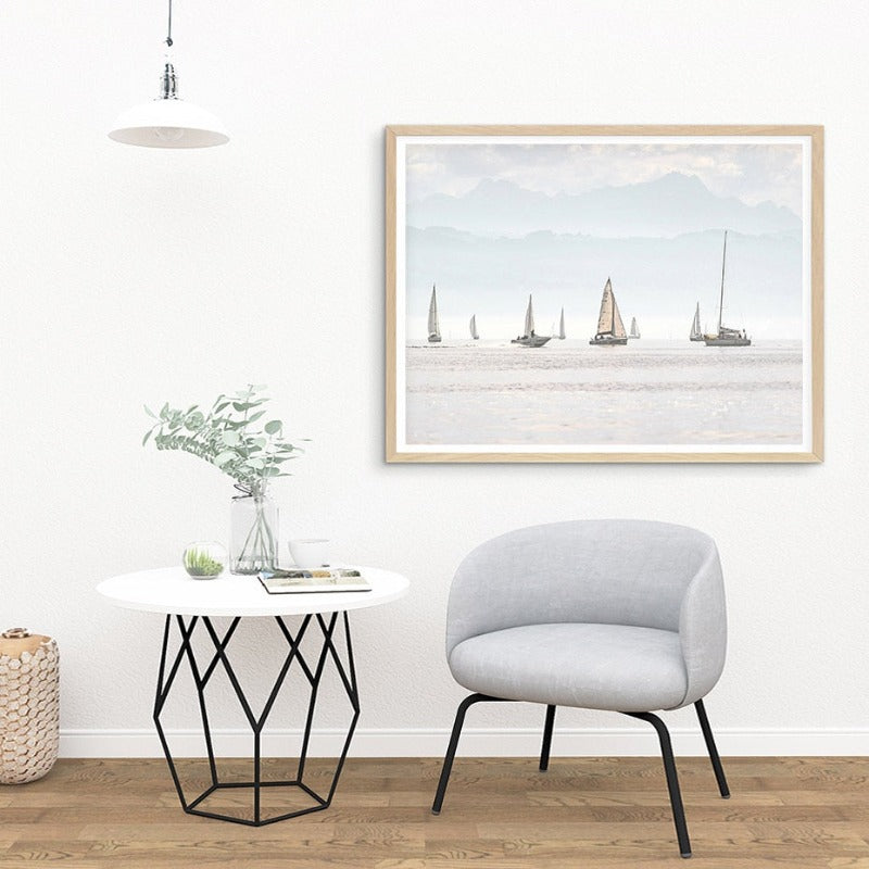 Sommerlandschaft mit Segelbootmotiv – Minimalistischer Kunstdruck auf Leinwand