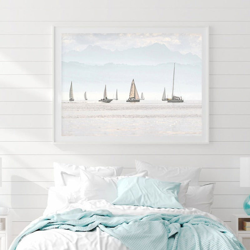 Sommerlandschaft mit Segelbootmotiv – Minimalistischer Kunstdruck auf Leinwand