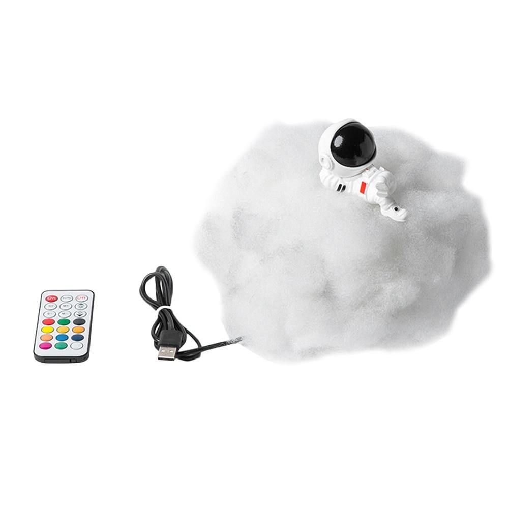 Astronaut Bunte Wolken Nachtlicht