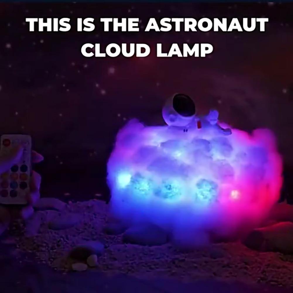 Astronaut Bunte Wolken Nachtlicht