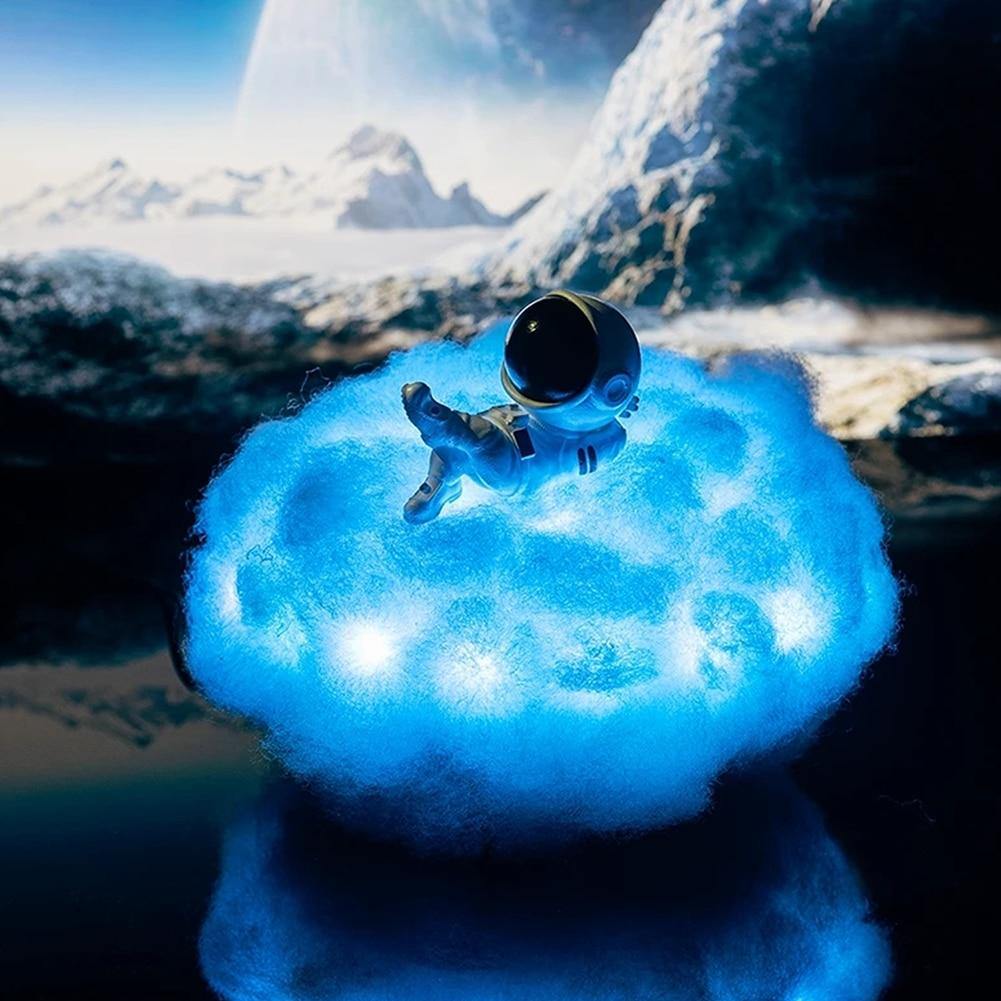 Astronaut Bunte Wolken Nachtlicht | Brehn