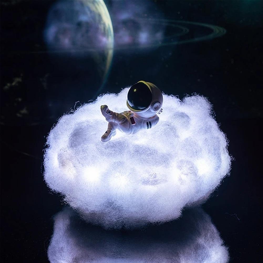 Astronaut Bunte Wolken Nachtlicht | Brehn