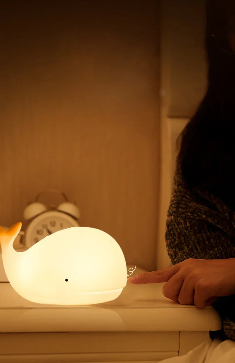Hübsche Wal Nachtlampe mit Farbwechsel - GlowWhale | Brehn