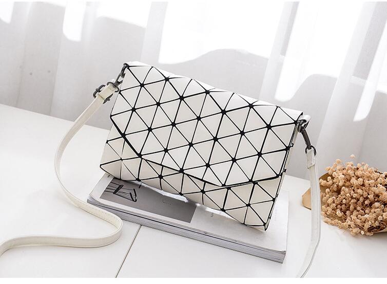 Abstract Geometric Matte Schultertasche | Brehn