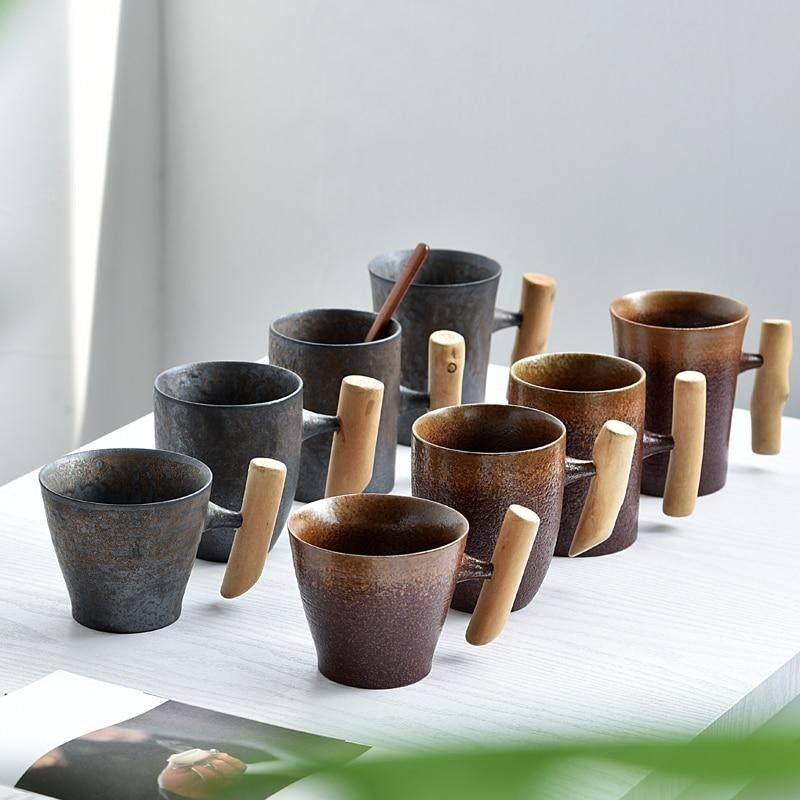 Grobkeramiktasse mit Holzhantel | Brehn