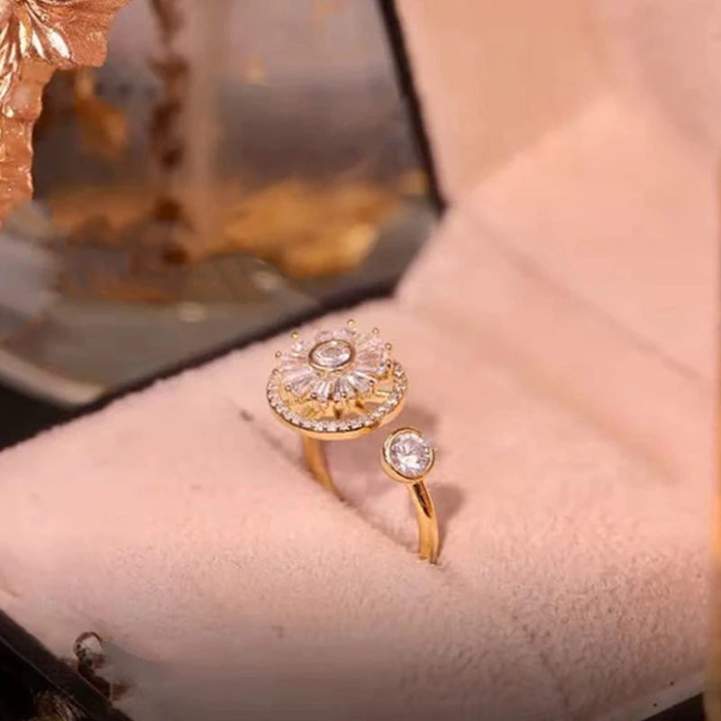 Brehn | Blühende Blume Rotierender Ring