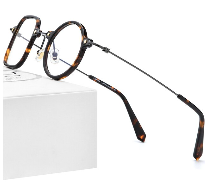 VIvolux | Unregelmäßige Form Geeky Titanbrille