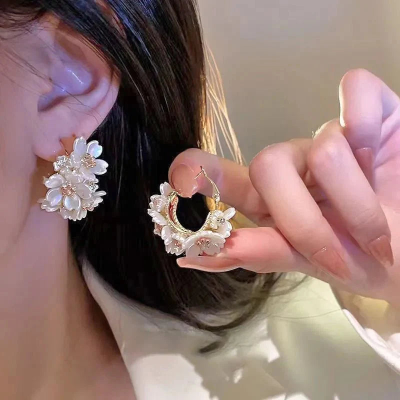 Brehn | Runde Blütenakzent elegante Ohrringe