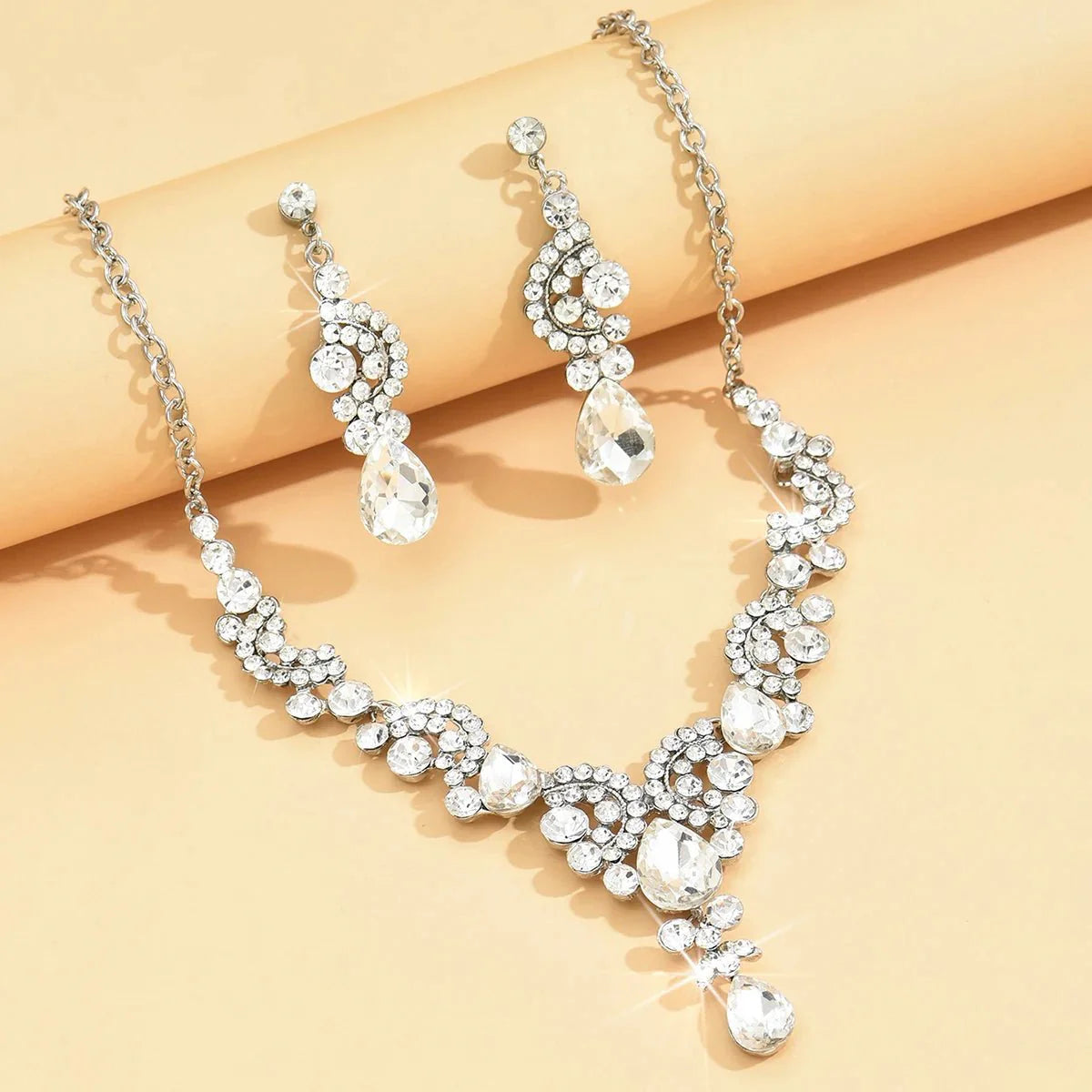 Brehn | Abgerundetes Diamant Glammer Halsketten- und Ohrring-Set
