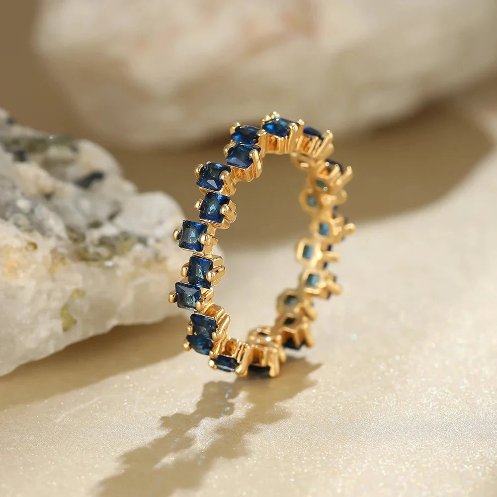 Brehn | Verspätete kubische Diamanten zierlicher Ring