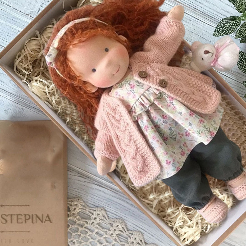 Brehn | Handgefertigte Waldorfpuppe | Naturmaterialien & Schadstofffrei | Pädagogisches Stoffspielzeug | Hypoallergen & Bio-Qualität | 30cm Kuschelpuppe