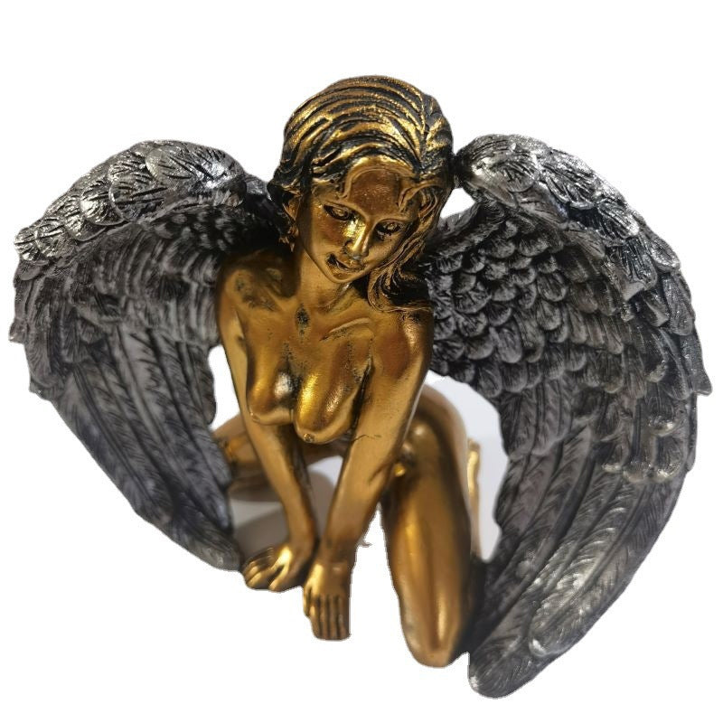 Brehn | Art Angel Weiblich Frau Flügel Knien Umhang Hut