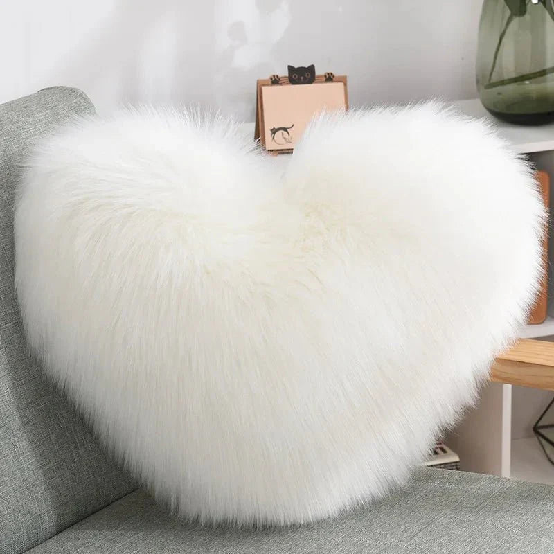 Weiches Herzförmiges Flauschiges Sofakissen aus Soft-Polyester | Brehn