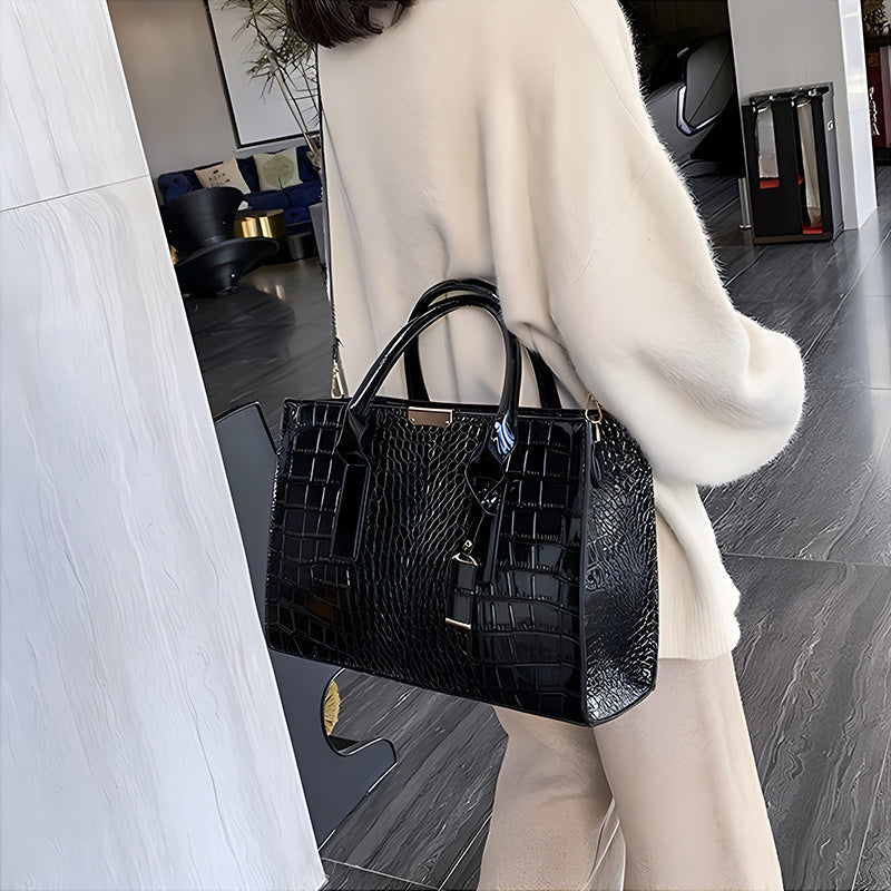 Tasche mit Krokodilprägung.