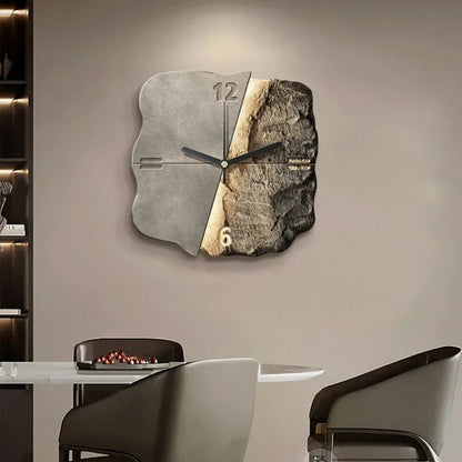 StoneAura – Moderne Wanduhr in Sandsteinoptik mit geräuschlosem Quarzwerk