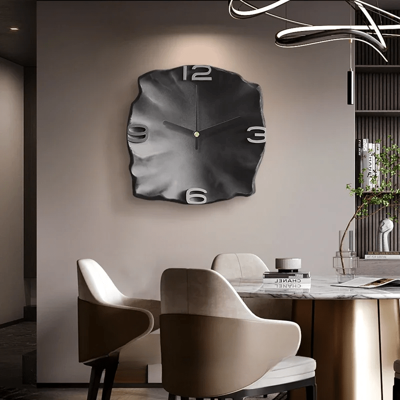 StoneAura – Moderne Wanduhr in Sandsteinoptik mit geräuschlosem Quarzwerk