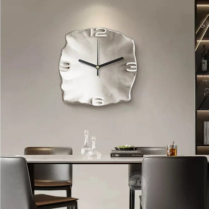StoneAura – Moderne Wanduhr in Sandsteinoptik mit geräuschlosem Quarzwerk