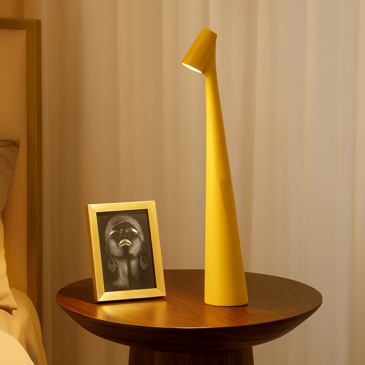BowLift | EVOLUCE – Rechargeable table lamp with modern design & long battery life
