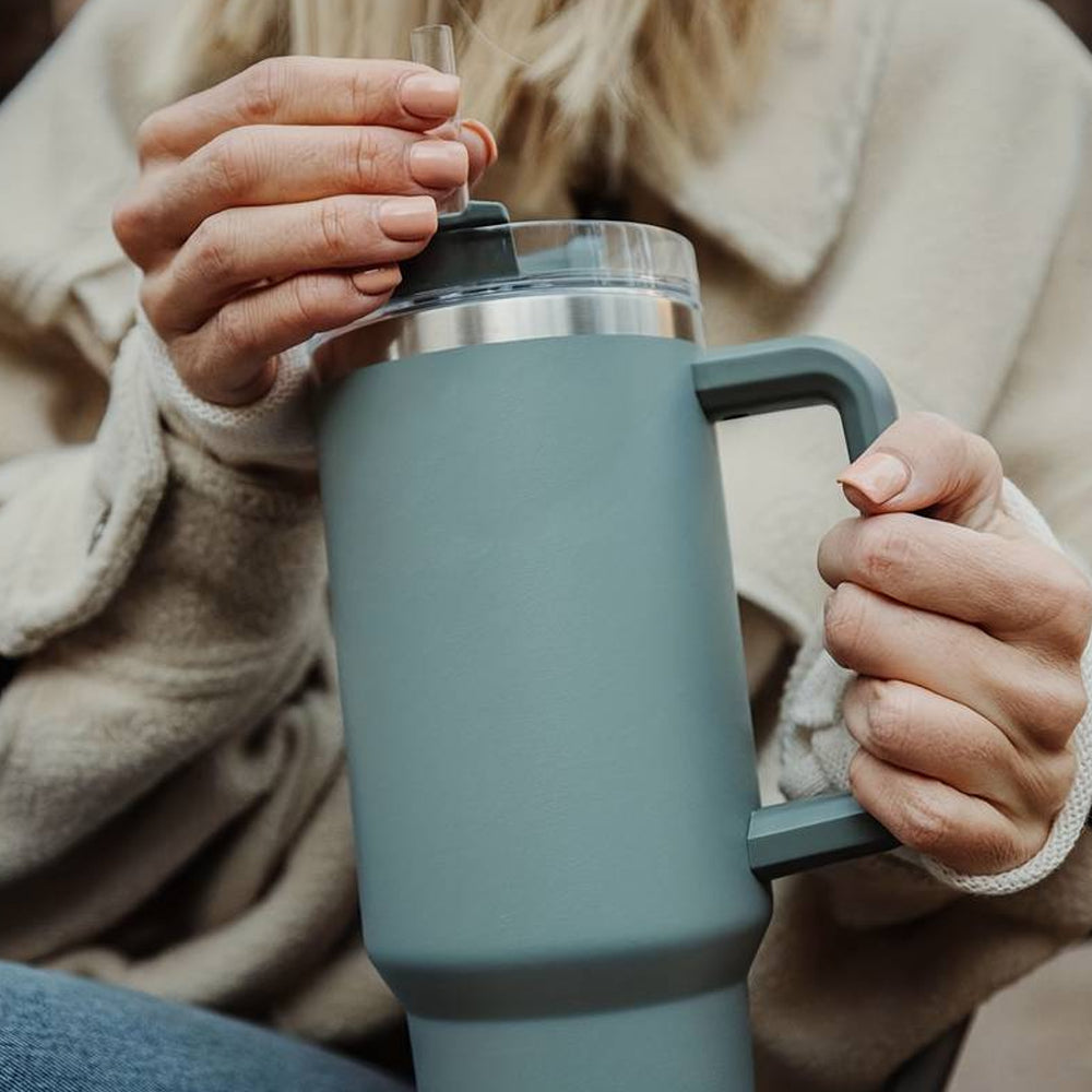 Tumbler Thermobecher 1200 ml mit Griff, Deckel und Strohhalm | Brehn