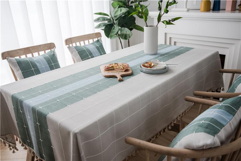 Dreifarbige karierte dekorative Leinentischdecke mit Quasten | Brehn