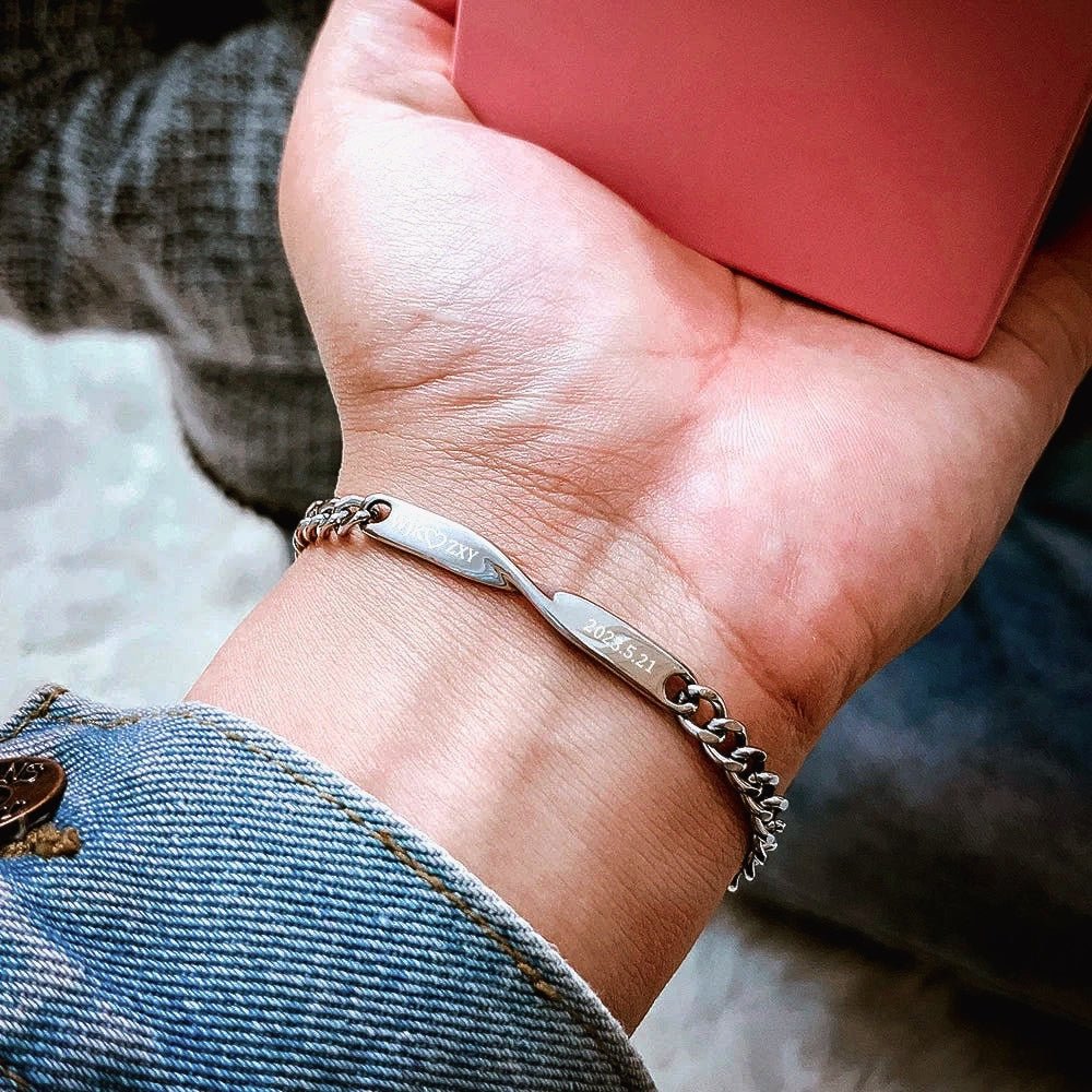 Brehn | Verdrehte Namen- und Datums-Pärchenarmbänder