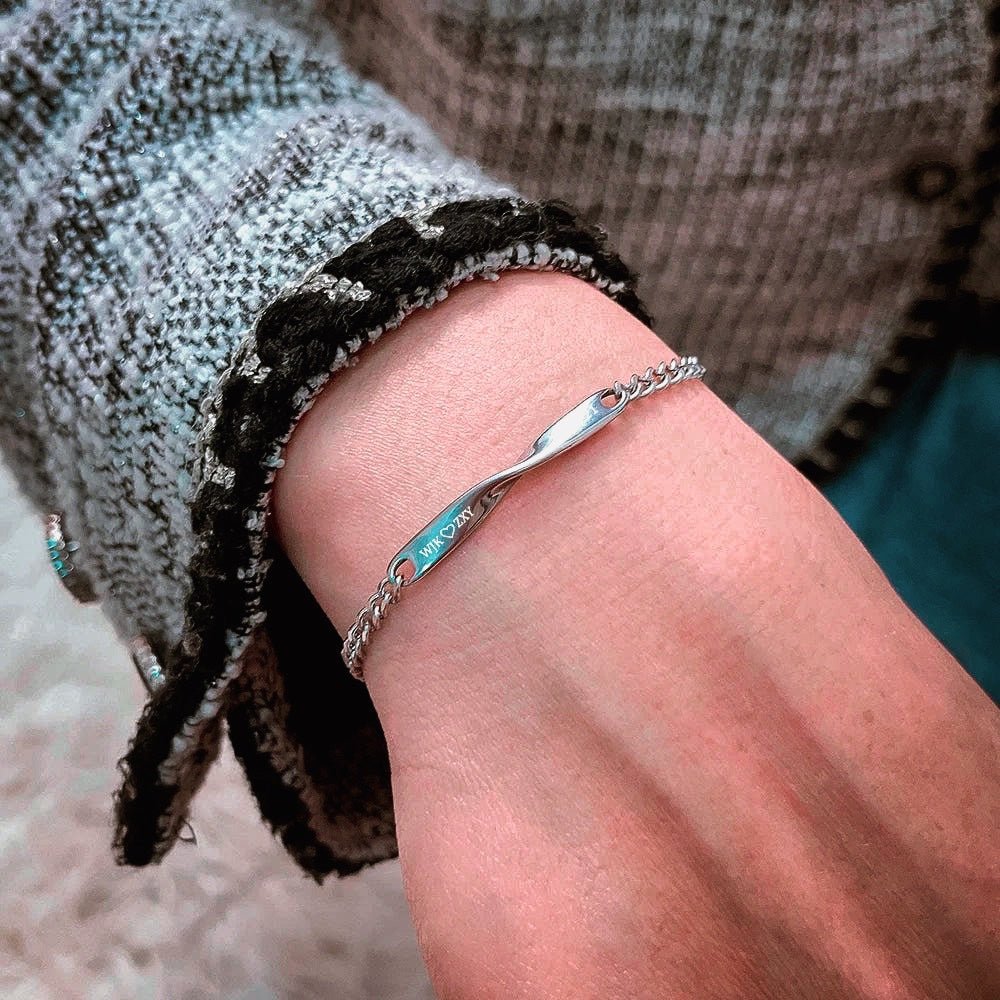 Brehn | Verdrehte Namen- und Datums-Pärchenarmbänder